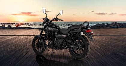 Bajaj Avenger 220 Street 2025