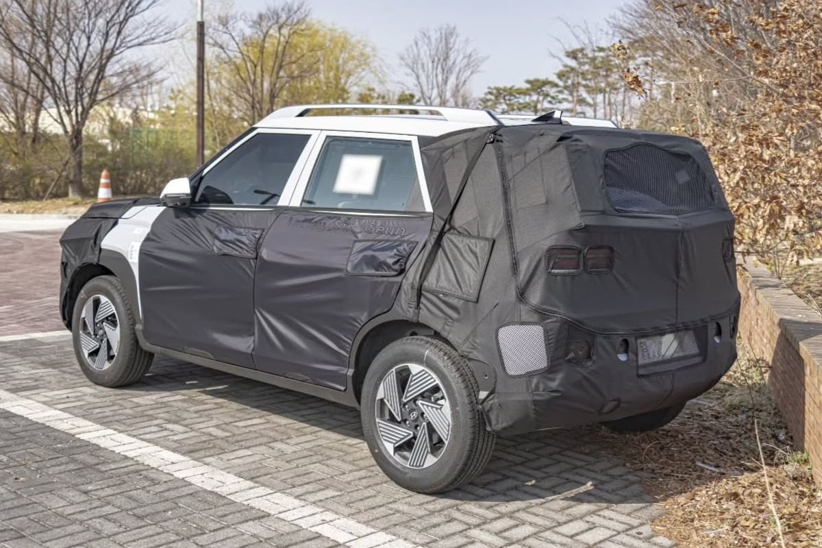 Hyundai Venue facelift Car