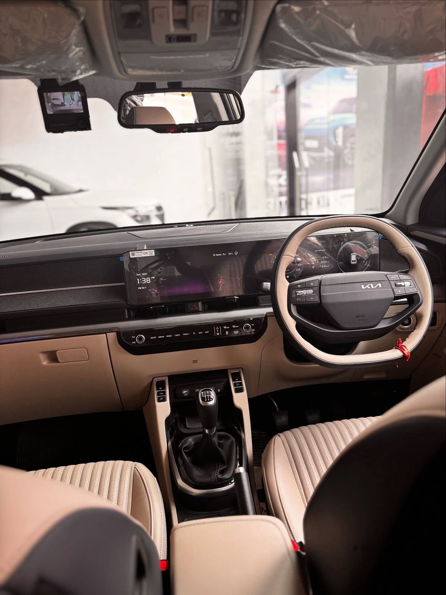 Kia Carens Clavis EV 2025