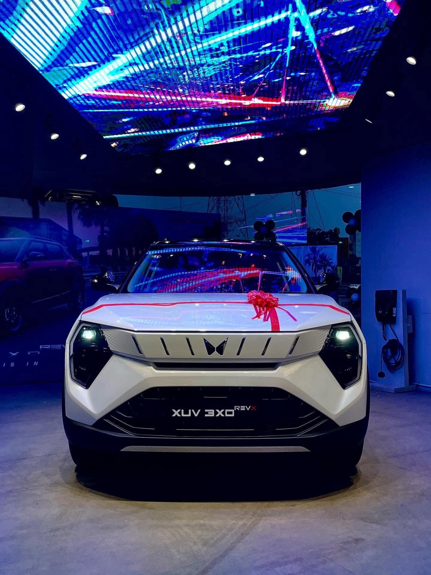 Mahindra XUV 3XO REVX A