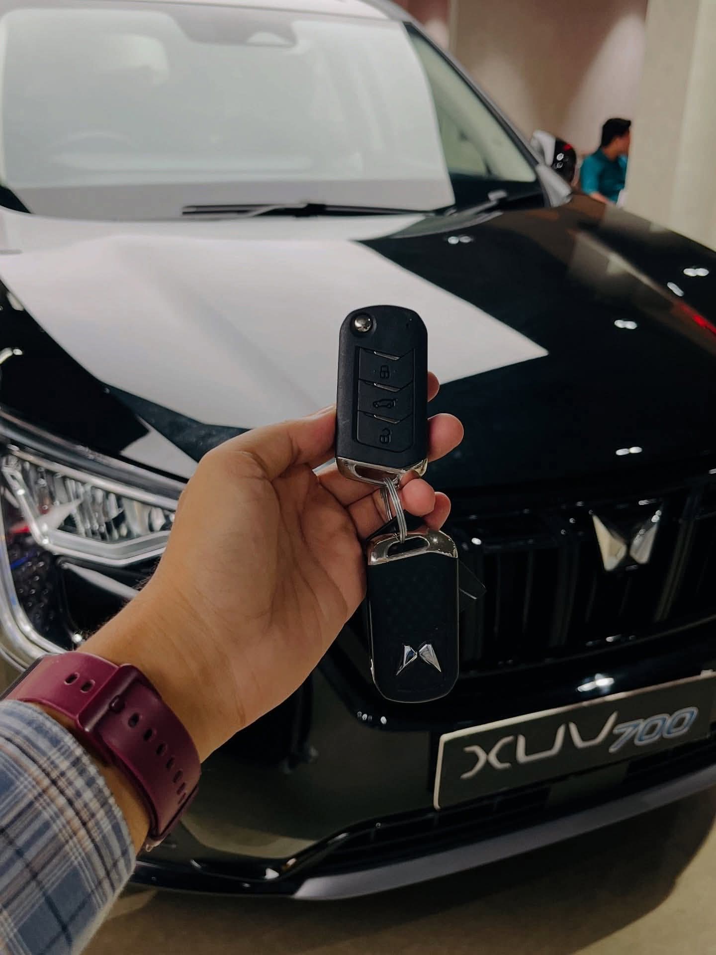 Mahindra XUV700 AX7 Ebony